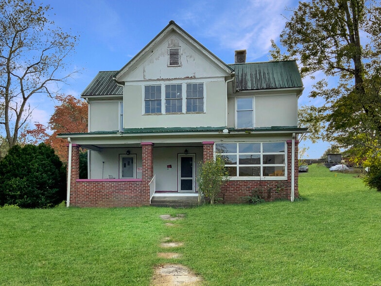 Primary Photo Of 61 Fairview Rd, Andrews Multifamily For Sale