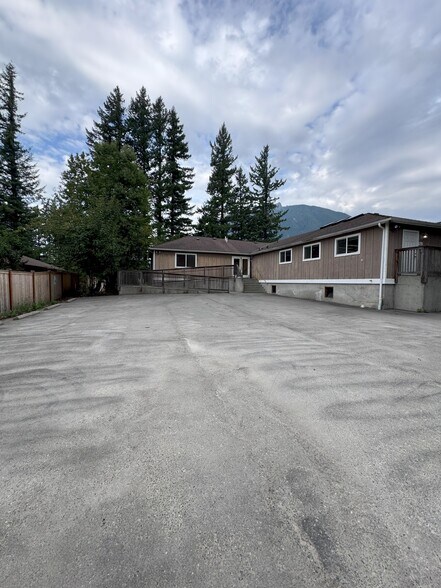 More Photos Of 349 E 3rd St, North Bend Office For Sale
