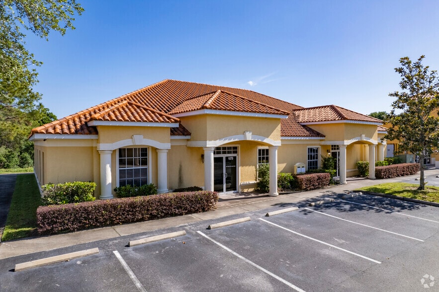More Photos Of 1070-1072 E Brandon Blvd, Brandon Medical For Lease