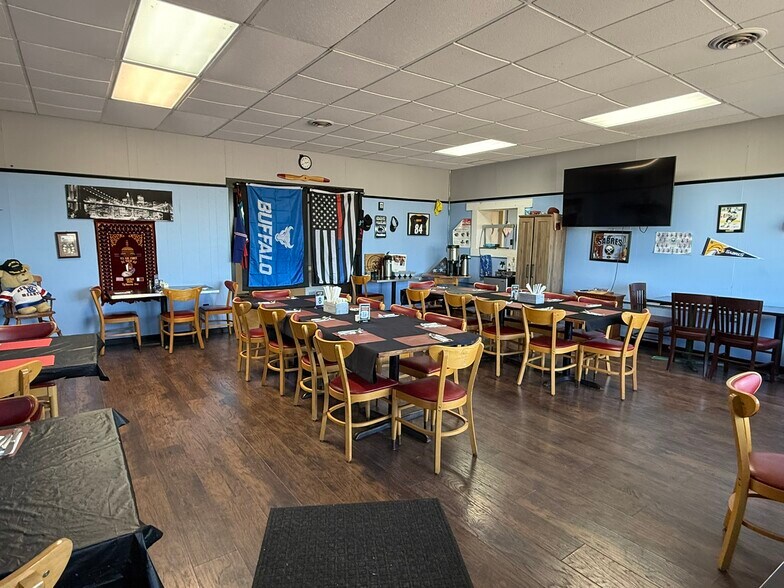 More Photos Of 2026 Lockport Rd, Niagara Falls Restaurant For Lease