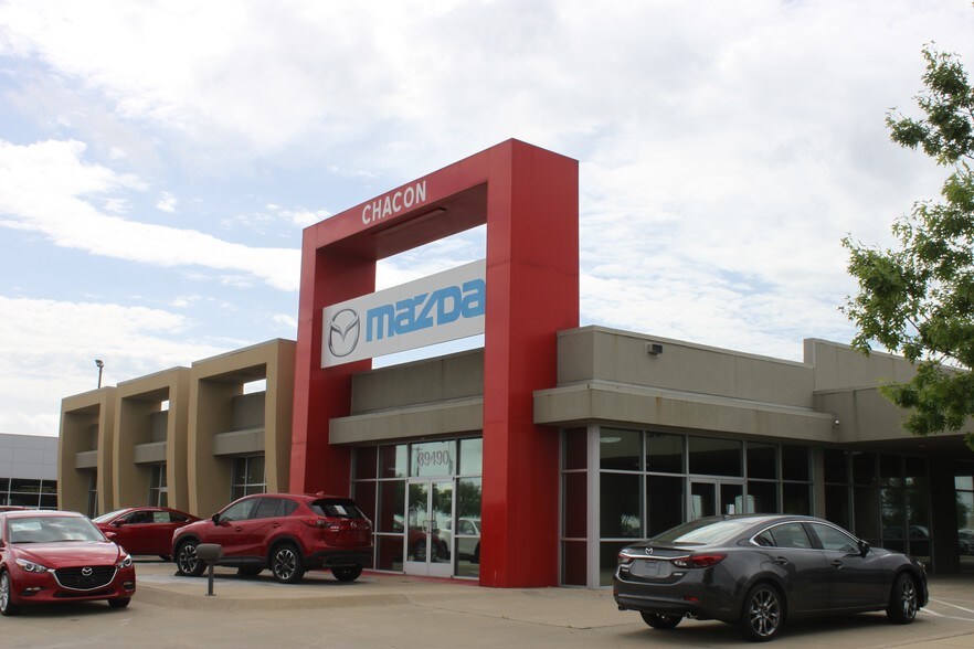 More Photos Of 39490 Lyndon B Johnson Fwy, Dallas Auto Dealership For Lease