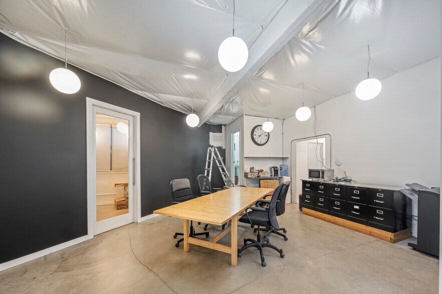 More Photos Of 3294 Louise St, Emeryville Warehouse For Sale