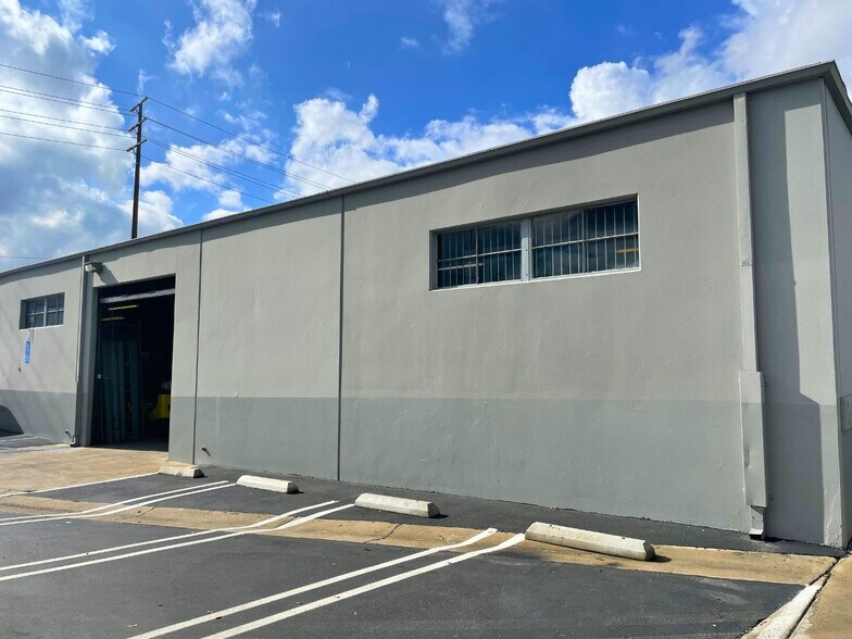More Photos Of 2299 S Grand Ave, Santa Ana Warehouse For Lease