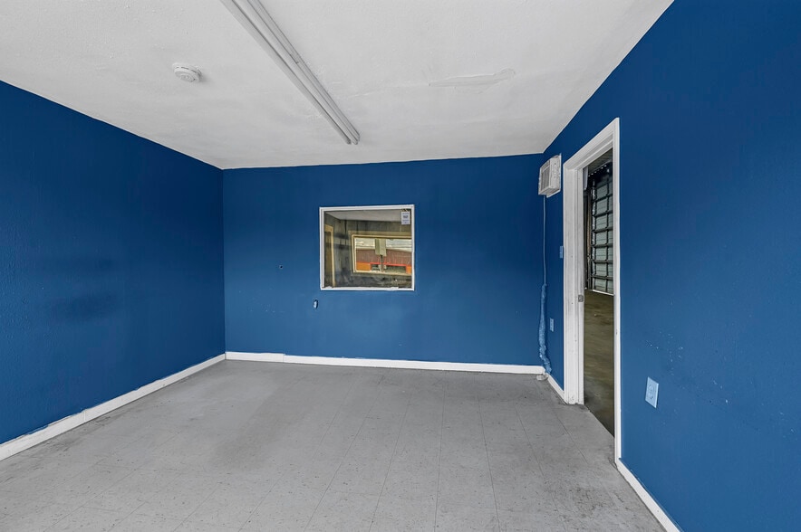 More Photos Of 1517 Spencer Highway, La Porte Auto Repair For Sale