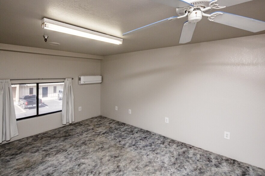 More Photos Of 1600 Acoma Blvd W, Lake Havasu City Service For Sale