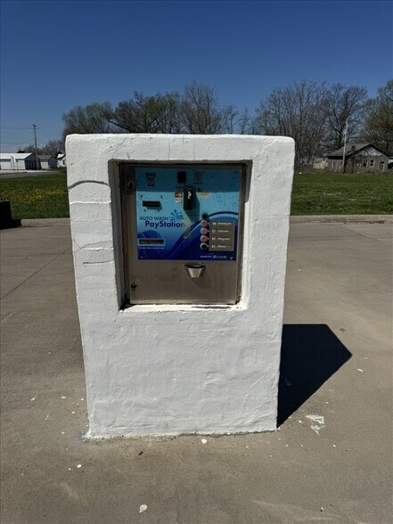 More Photos Of 204 W Maple St, Shelbina Carwash For Sale