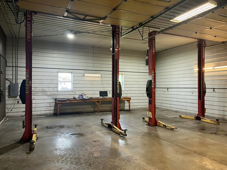 More Photos Of 828 Commercial St, Marshfield Industrial For Lease