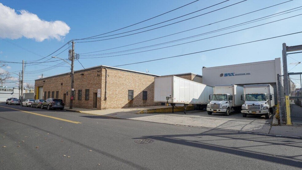 More Photos Of 147-32 Farmers Blvd, Jamaica Warehouse For Lease