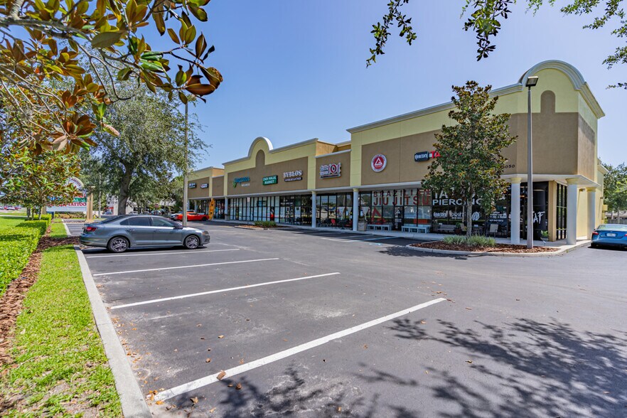 More Photos Of 3050 Alafaya Trl, Oviedo Freestanding For Lease