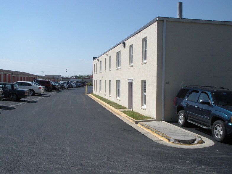 More Photos Of 8647-8669 Cherry Ln, Laurel Showroom For Sale