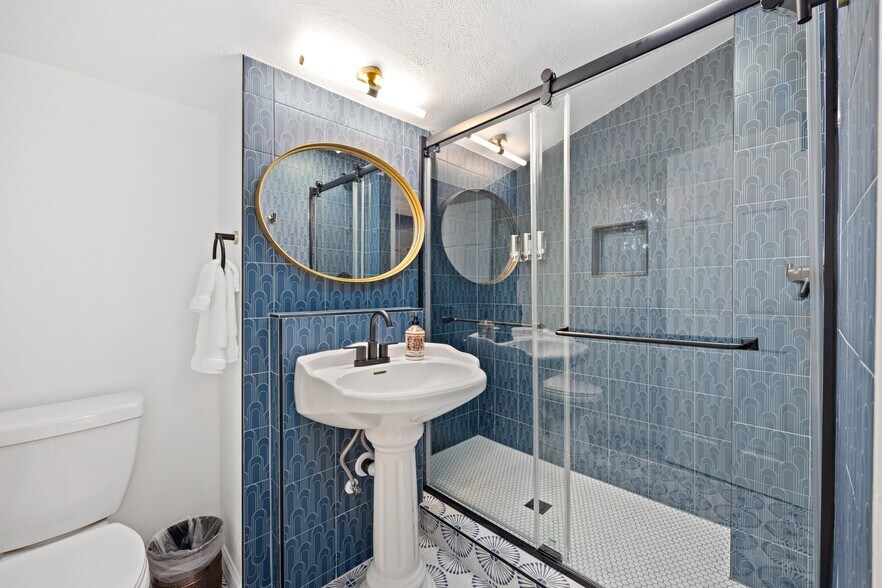 More Photos Of 1430 Race St, Denver Hotel For Sale