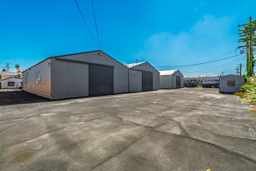 Primary Photo Of 10925 Vulcan St, South Gate Warehouse For Lease