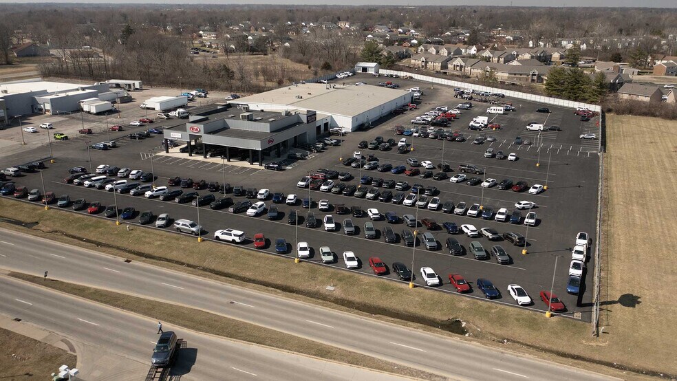 More Photos Of 5336 W Pike Plaza Rd, Indianapolis Auto Dealership For Sale