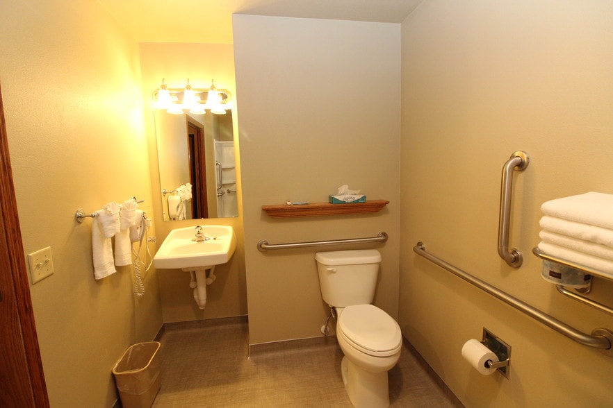 More Photos Of 201 14th St W, Hardin Hotel For Sale