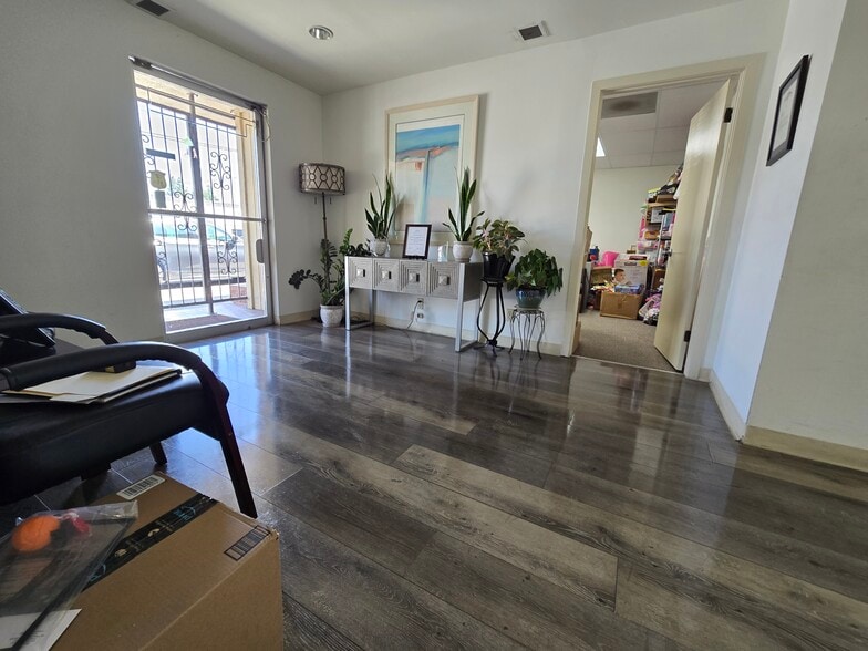 More Photos Of 19428 Londelius St, Northridge Warehouse For Sale