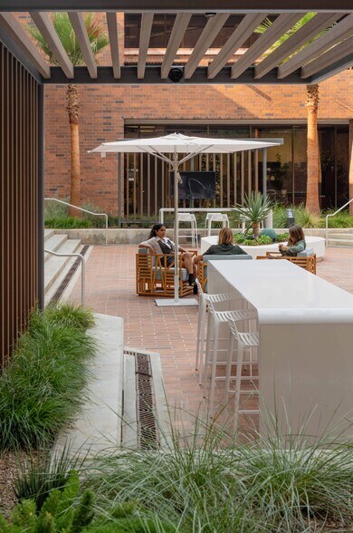 More Photos Of 4041 MacArthur Blvd, Newport Beach Unknown For Lease