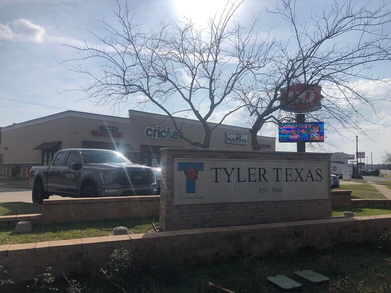 More Photos Of 2722 W Northwest Loop 323, Tyler Freestanding For Lease