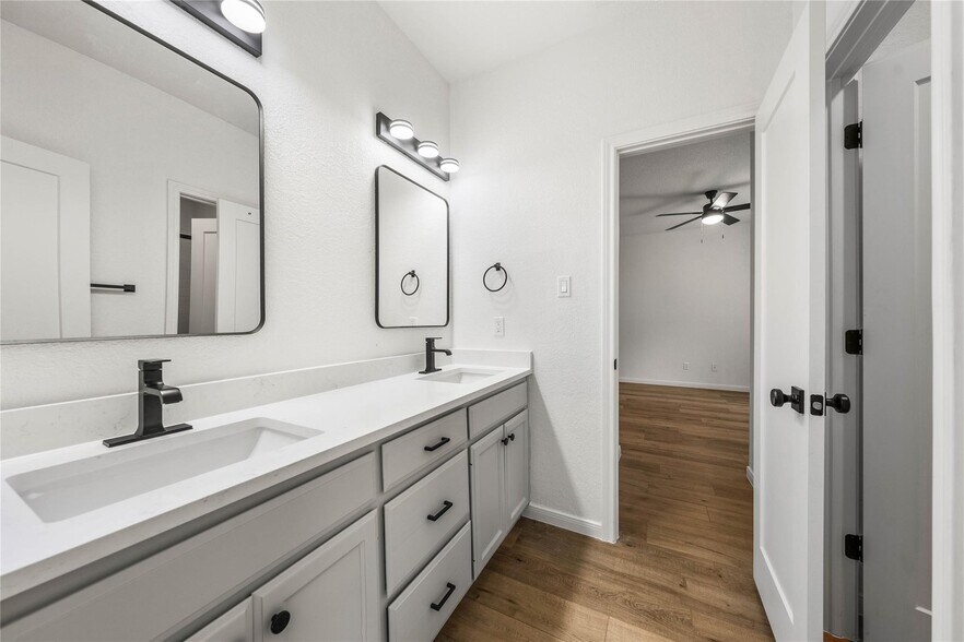 More Photos Of 1911 S 11th St, Waco Apartments For Sale