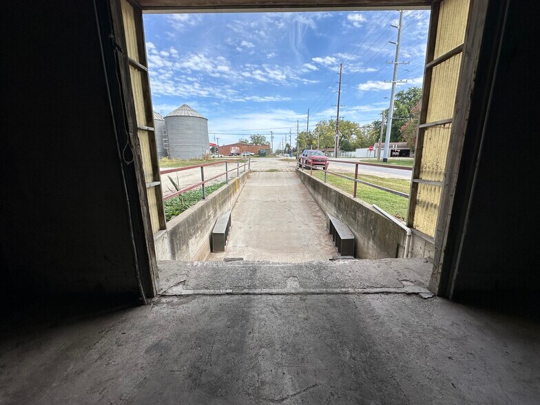 More Photos Of 100 River st, Riverside Industrial For Lease