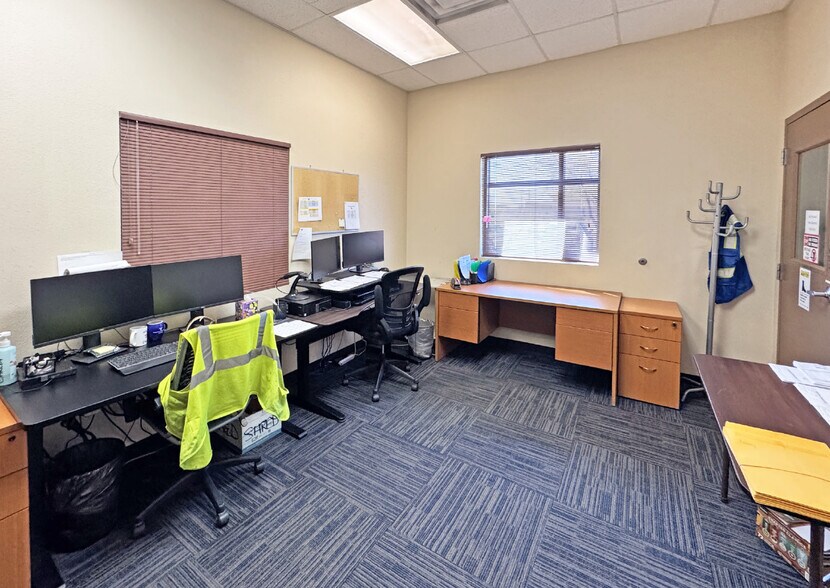 More Photos Of 549 Sand Sage Rd, Los Lunas Distribution For Lease