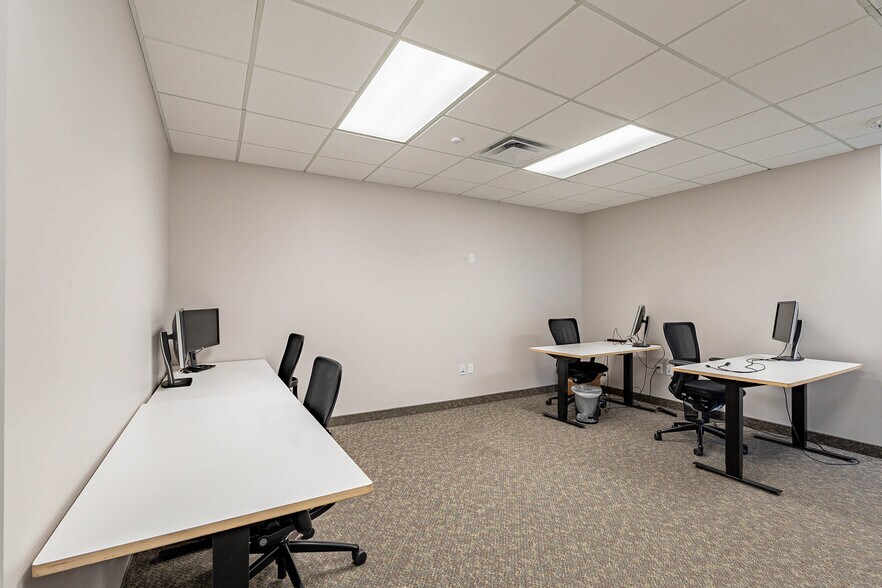 More Photos Of 7310 N 16th St, Phoenix Office For Lease