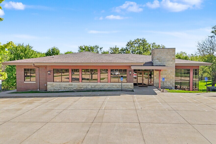 Primary Photo Of 2680 Berkshire Pky, Des Moines Office For Sale