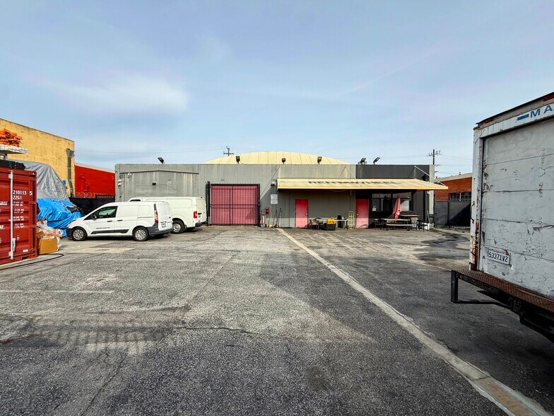 More Photos Of 5438 W 104th St, Los Angeles Warehouse For Lease