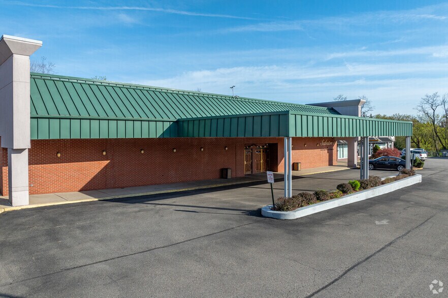 More Photos Of 5001-5031 Curry Rd, Pittsburgh General Retail For Lease