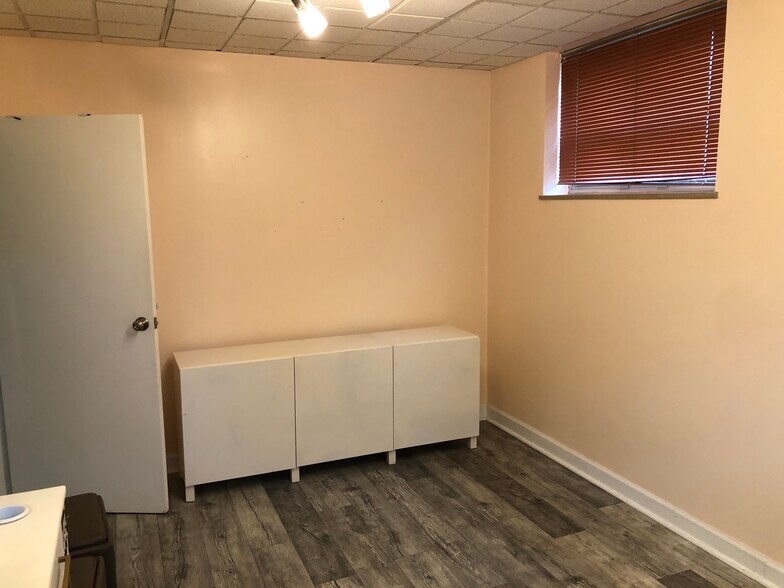 More Photos Of 1840 Zollinger Rd, Upper Arlington Loft Creative Space For Lease