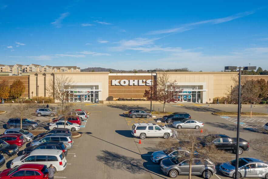 More Photos Of 1010-1038 Glenbrook Way, Hendersonville Unknown For Lease