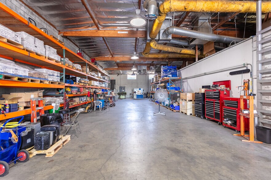 More Photos Of 425 Park Ave, San Fernando Warehouse For Sale