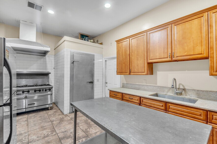 More Photos Of 463 Martelo Ave, Pasadena Office For Sale