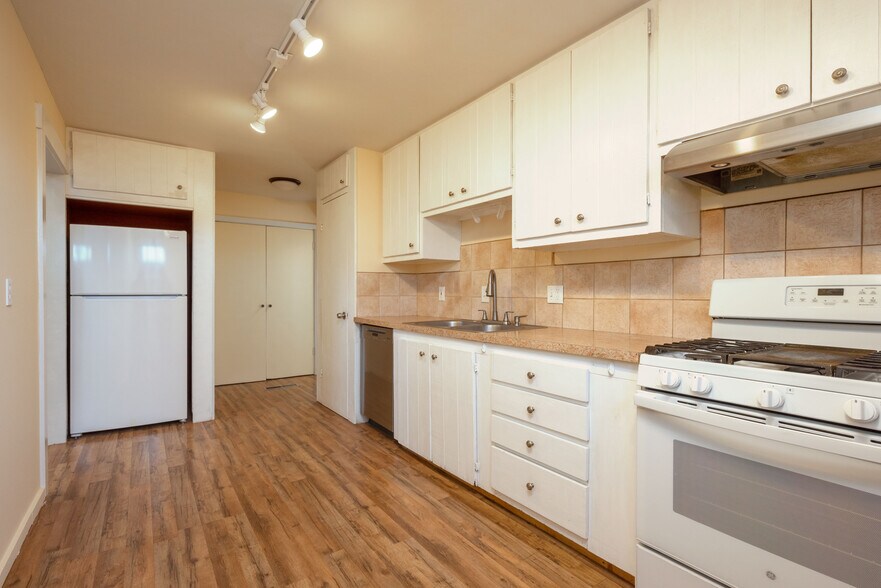 More Photos Of 1400 Maclovia Ln, Santa Fe Office Residential For Sale