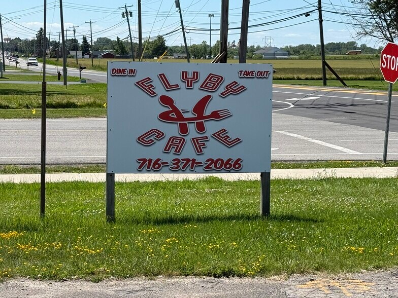 More Photos Of 2026 Lockport Rd, Niagara Falls Restaurant For Lease