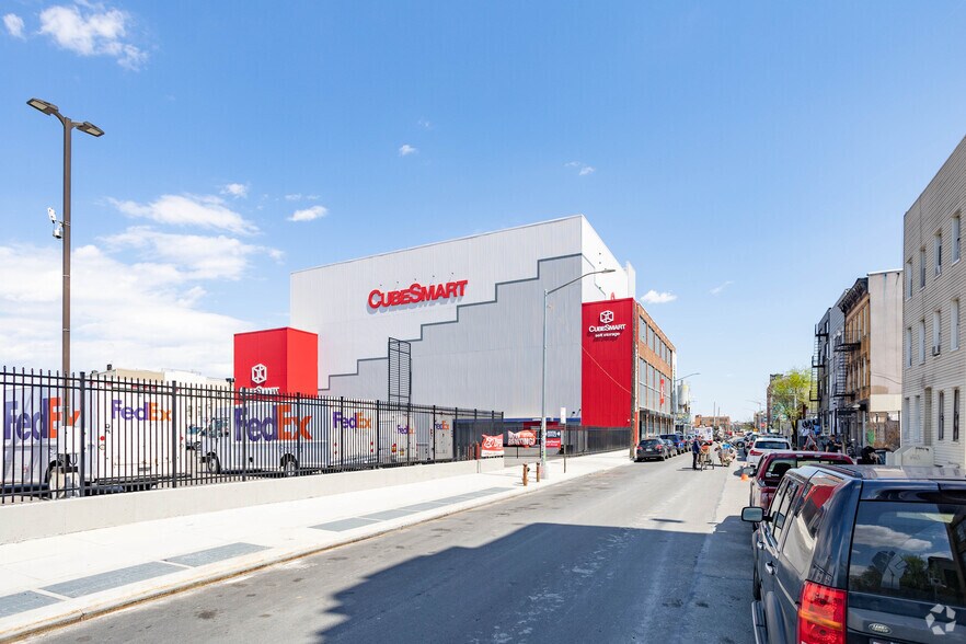 More Photos Of 81 Morgan Ave, Brooklyn Self Storage For Lease