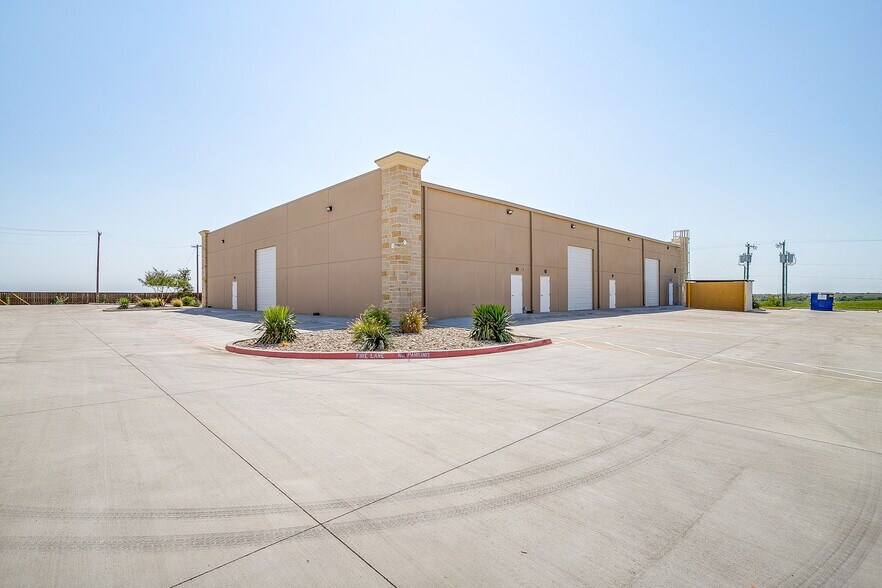 More Photos Of 1510 Markum Ranch Rd, Fort Worth Warehouse For Lease