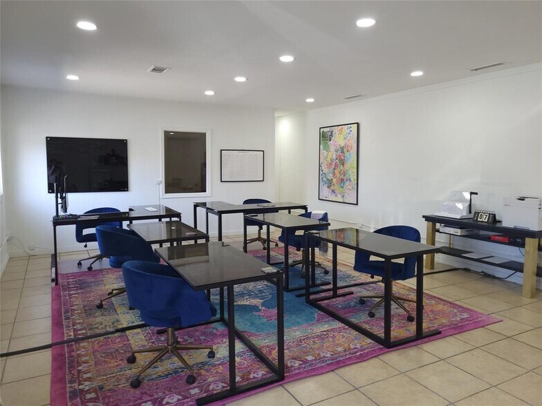 More Photos Of 2306 E Cesar Chavez St, Austin Storefront Retail Office For Lease