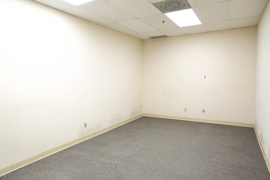 More Photos Of 626 Minnesota Ave, Kansas City Office For Lease