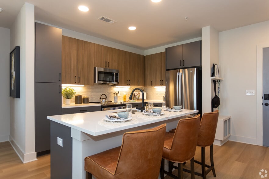 More Photos Of 930 W Mallard Creek Church Rd, Charlotte Apartments For Lease