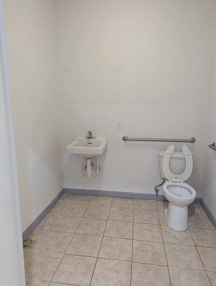 More Photos Of 158 Martin Luther King Dr, Jersey City Storefront Retail Residential For Lease