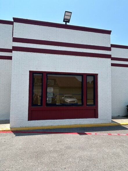 More Photos Of 3028 Farm to Market Road 365, Nederland Fast Food For Lease