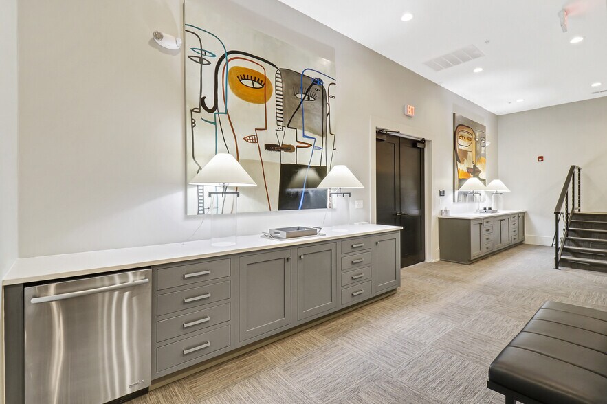 More Photos Of 10 Park Ln, Hilton Head Island Office For Sale