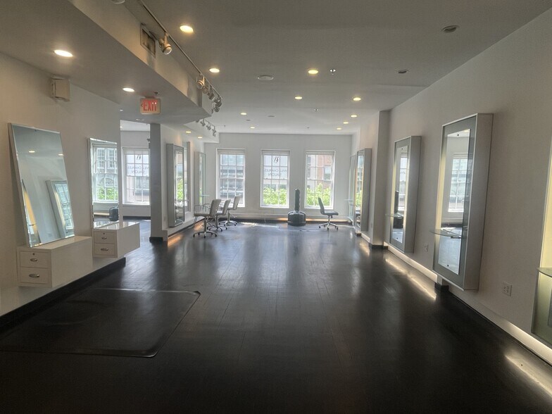 More Photos Of 11 Newbury St, Boston Storefront Retail Office For Lease