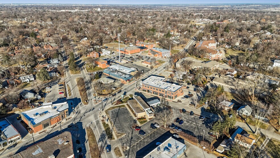More Photos Of 2805 Beaver Ave, Des Moines Bank For Sale