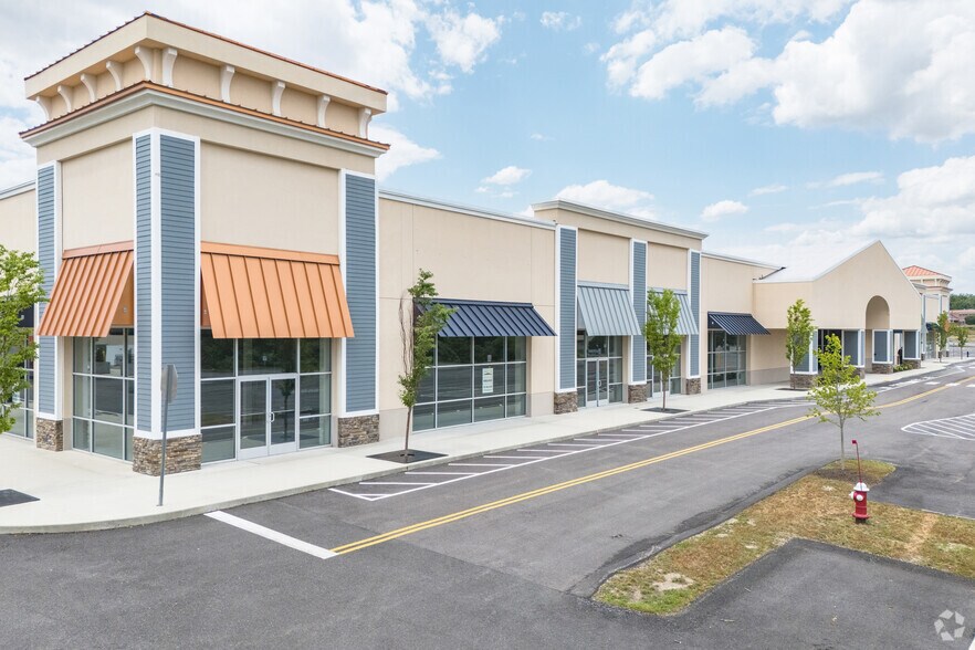More Photos Of 262 Swansea Mall Dr, Swansea Storefront Retail Office For Sale