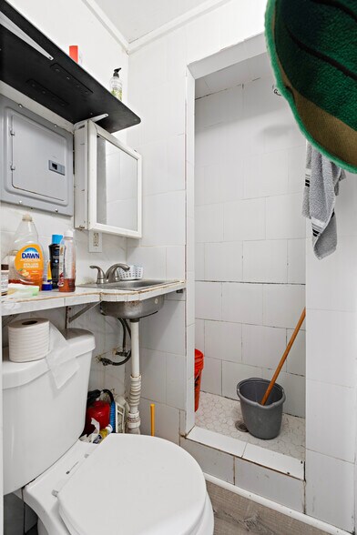 More Photos Of 327 Danforth Ave, Jersey City Multifamily For Sale