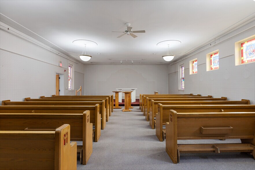 More Photos Of 59 Meadow St, Rutland Flex For Sale