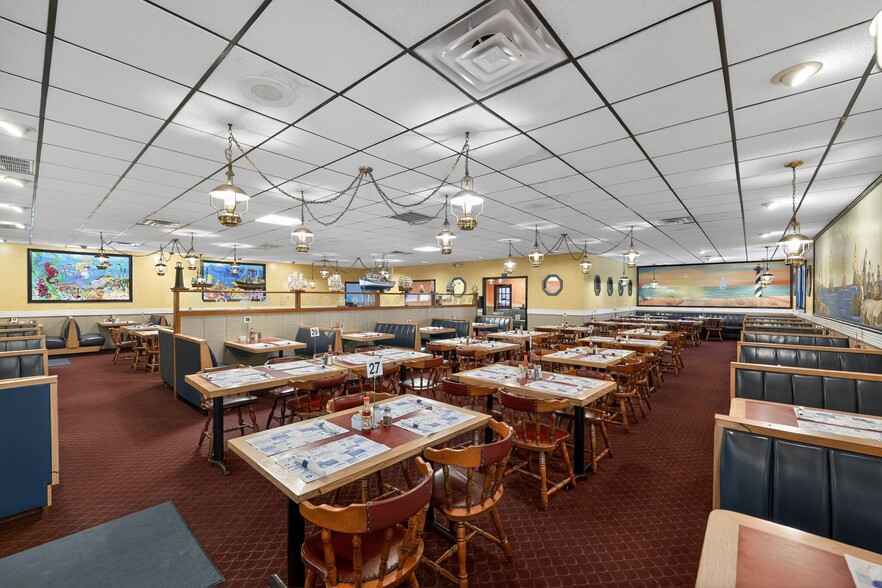 More Photos Of 2200 N Fayetteville St, Asheboro Restaurant For Lease