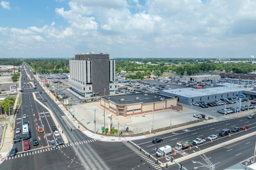 More Photos Of 7200 W Cermak Rd, North Riverside Drugstore For Lease