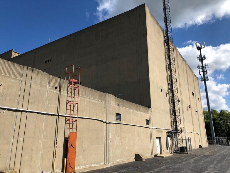 More Photos Of 1961 Base Ave, Springfield Industrial For Sale